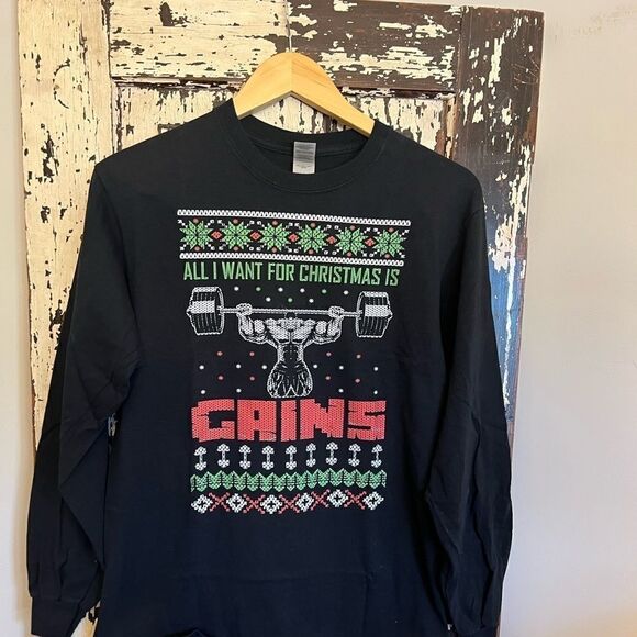 EUC All I Want for Christmas 🎄 is GAINS.  Size Medium. - Picture 1 of 5